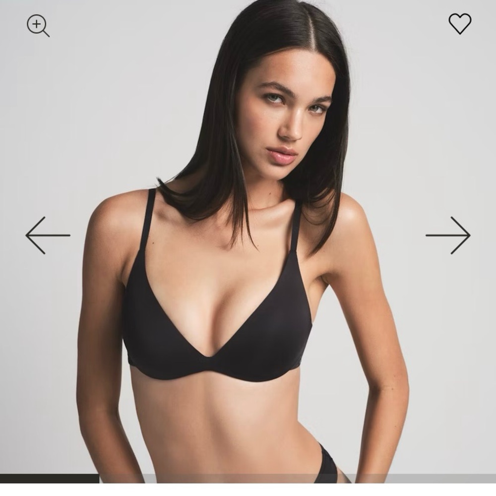 NWT Skims wireless form push up plunge bra. 34D. Black. New with tags.